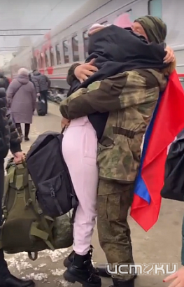Орловчанка поделилась видеозаписью, где встретила вернувшегося с фронта отца