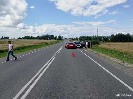 Под Орлом «Лада» неудачно развернулась. Два человека пострадали