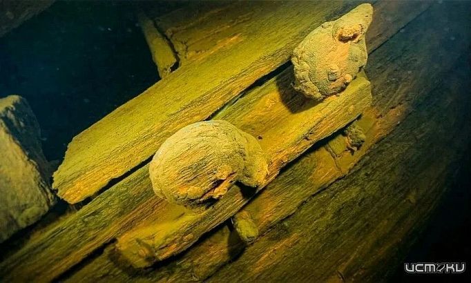 Орловские дайверы нашли на дне Онежского озера корабль времен Петра I 