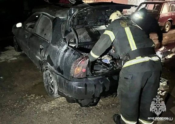 Ночь в «Каскаде»: в орловском гаражном кооперативе вспыхнул автомобиль