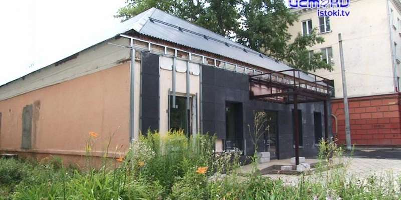 В Орле уничтожают облик исторического здания ради открытия в нем парикмахерской