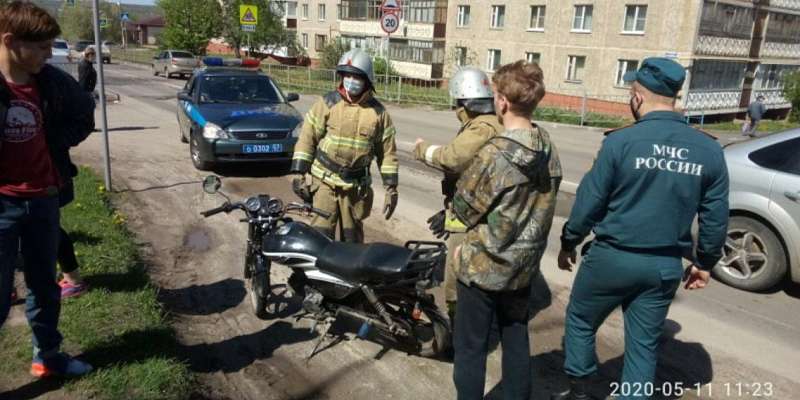 Во Мценске водитель «Субару» не рассчитал дистанцию и врезался в мопед