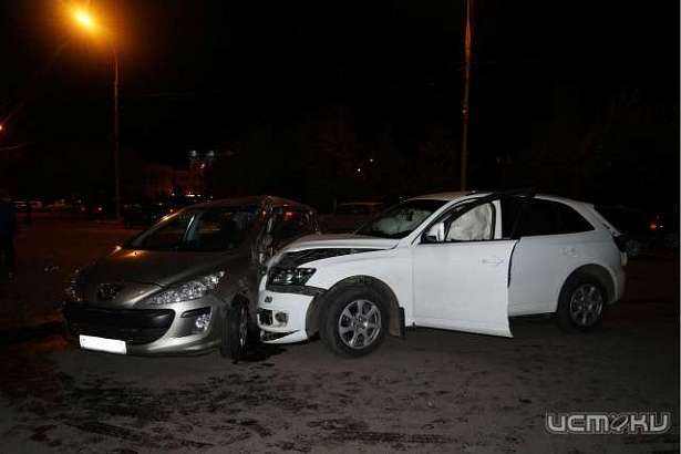 В Орле 25-летняя водитель при развороте допустила ДТП