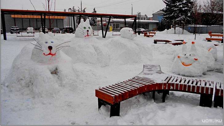 Фотофакт: в Орле появились снежные фигуры