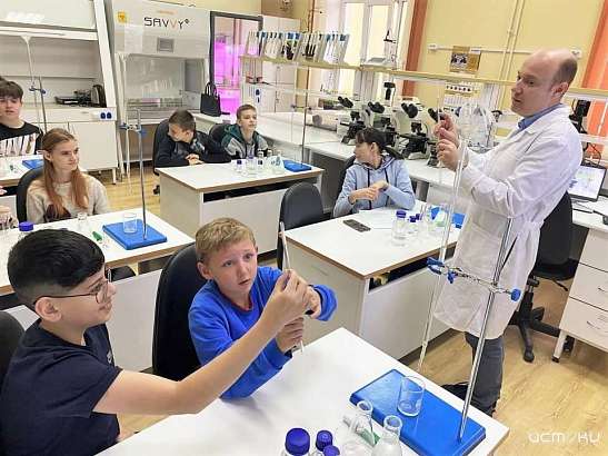 Орловские школьники попробовали себя в роли лаборантов химанализа