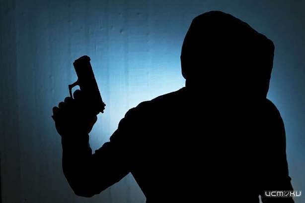 Москвич угрожал пистолетом посетителям бара во Мценске