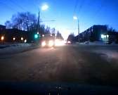 Видео: в Орле отвалившееся колесо маршрутки влетело в легковушку Видео: в Орле отвалившееся колесо маршрутки влетело в легковушку