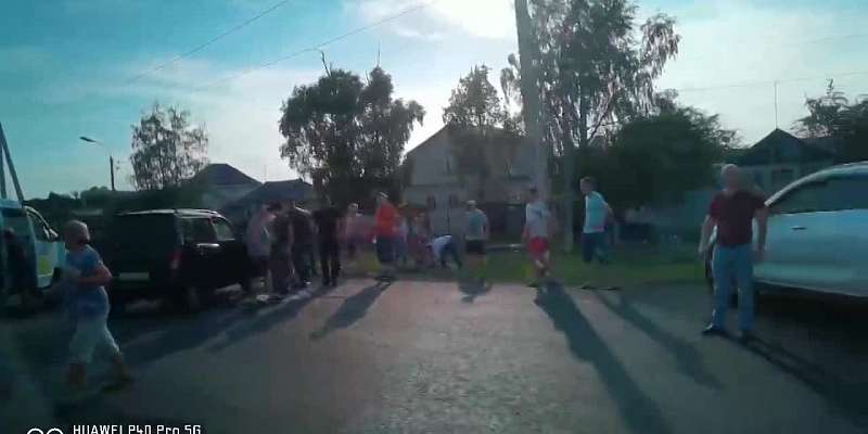 Видео: в Знаменке женщина на «Опеле» устроила ДТП при развороте