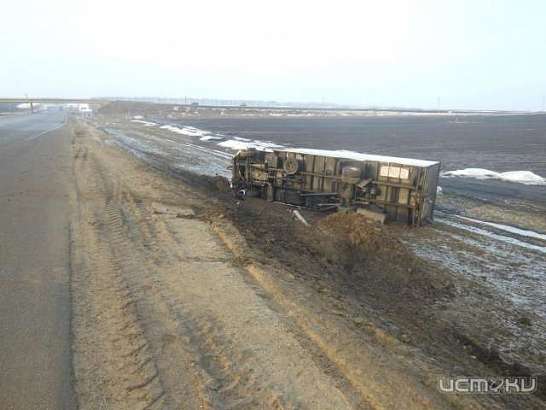 Водитель перевернувшейся во Мценском районе фуры уснул за рулем
