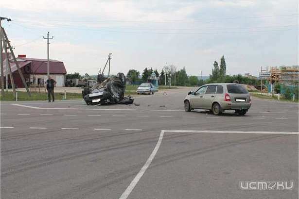 На Орловщине "Рено Дастер" перевернулся, столкнувшись с "Ладой"