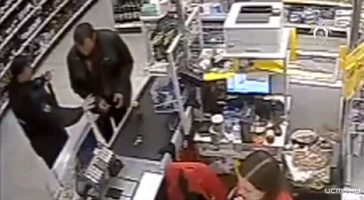 Убийца с гвоздем «задержался на свободе»: подробности потасовки возле орловской «Пятерочки»