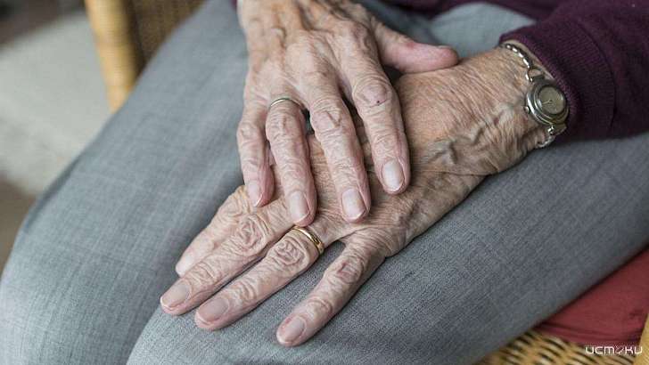 Не сидят в самоизоляции: среди заболевших COVID-19 стало больше орловчан 65+