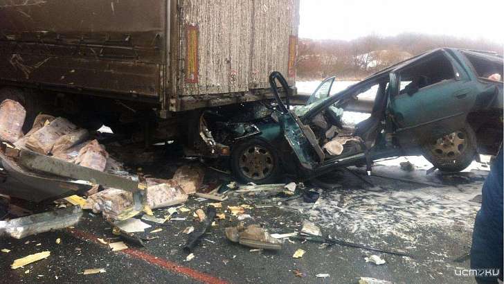 Массовое ДТП с тремя пострадавшими на Орловщине: подробности аварии с фурой 