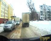 Пробка в Орле: на ул. МОПРа не смогли разъехаться две легковушки