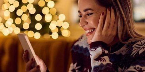 Орловцы могут поздравить близких новогодними ИИ-открытками