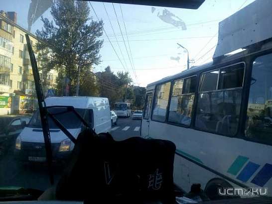 Фотофакт: орловские водители маршруток едут по своим правилам Фотофакт: орловские водители маршруток едут по своим правилам