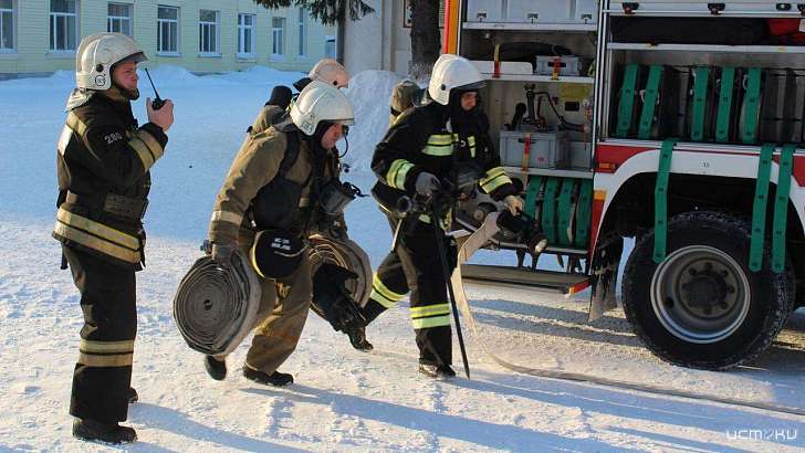 Из-за курильщика за пять часов до Нового года в Орле тушили пятиэтажку 