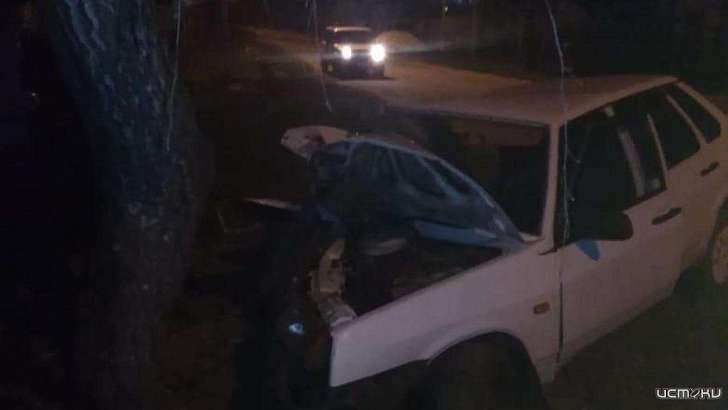 Без прав и под градусом: на Орловщине парень на ВАЗе влетел в дерево