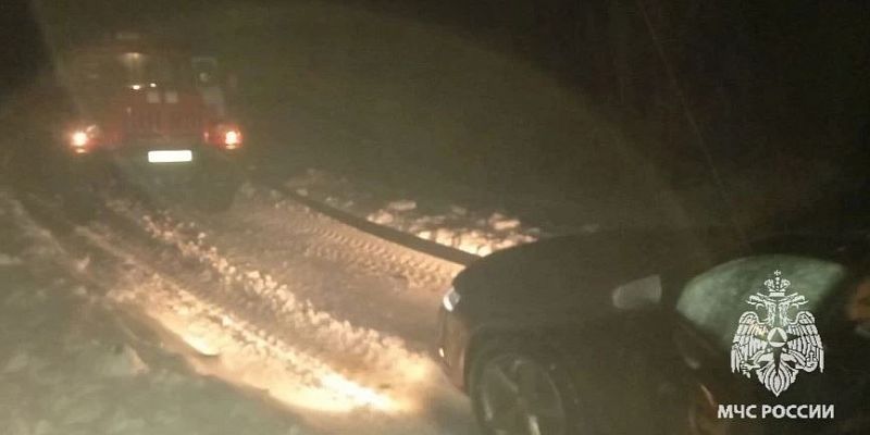 Путешественники из Москвы попали в снежный плен в Орловской области