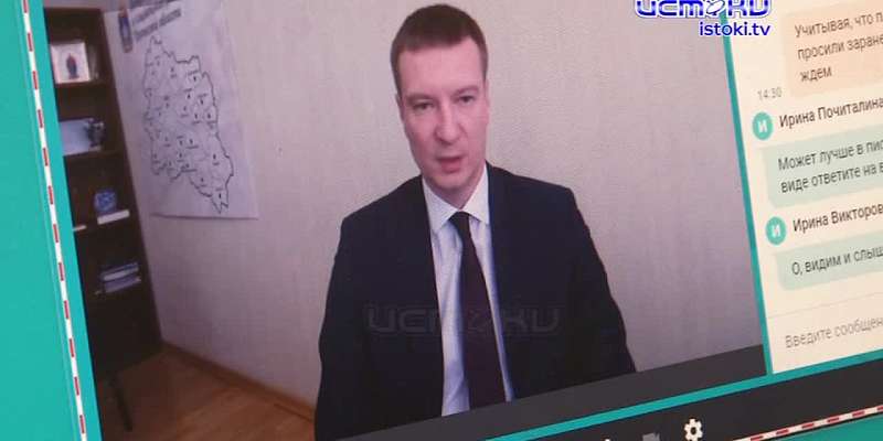 Орловские «прогульщики» возобновили экскурсии, а в детском парке перестилают новый рулонный газон
