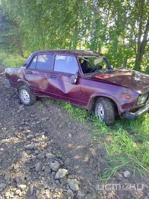 В Покровском районе отечественный автомобиль слетел с трассы 