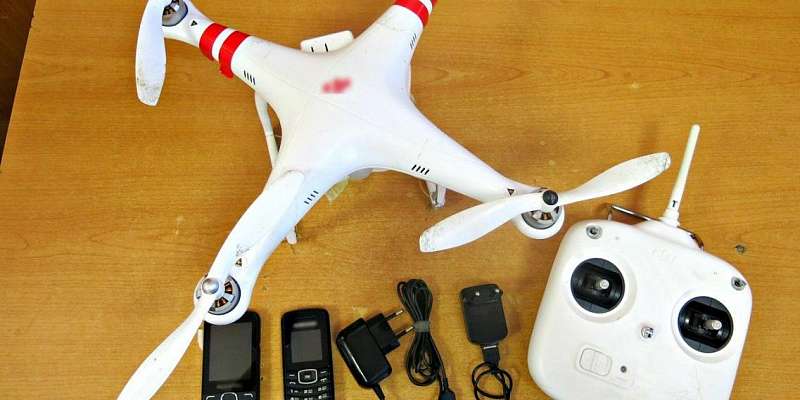 В орловскую колонию снова запустили квадрокоптер с «запрещенкой»