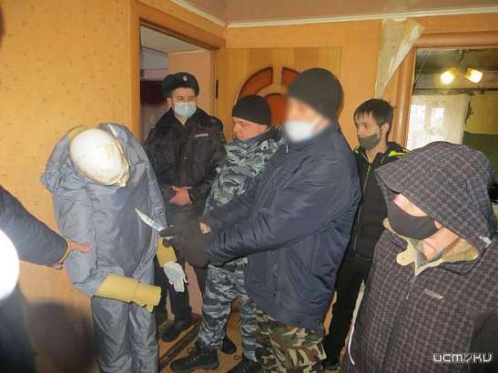 В ходе застолья амчанин едва не зарезал возлюбленную