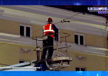 Орловская "Спецавтобаза" приводит в порядок территорию возле Гостиной,1