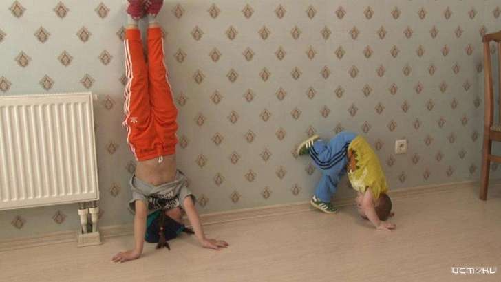 Брейкинг в режиме онлайн: орловская семья переделала квартиру в студию танцев