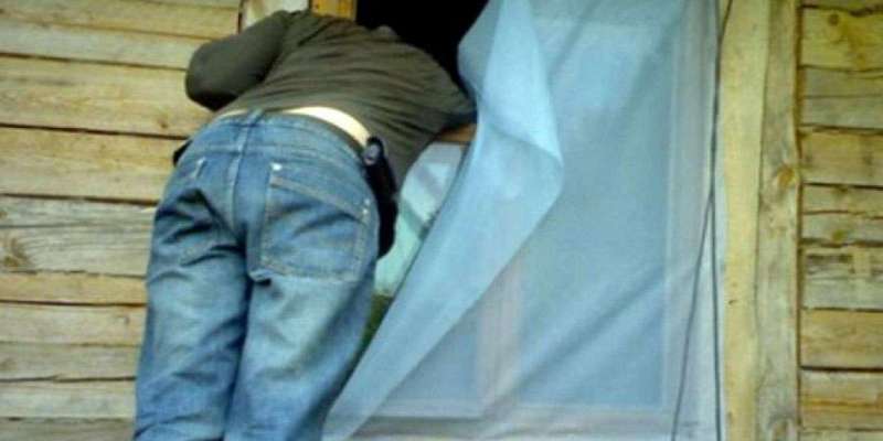 Во Мценске поймали дачного вора. Он охотился за металлической посудой