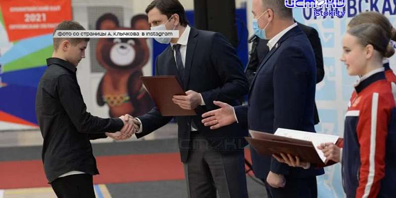 Предновогоднее онлайн-общение губернатора с пользователями соцсетей. Оно блистало позитивом так, что даже про Красный мост Клычков говорил как Дед Мор...