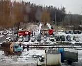 В Орле возле завода «Химмаш» спасатели тушат горящую «Ниву»