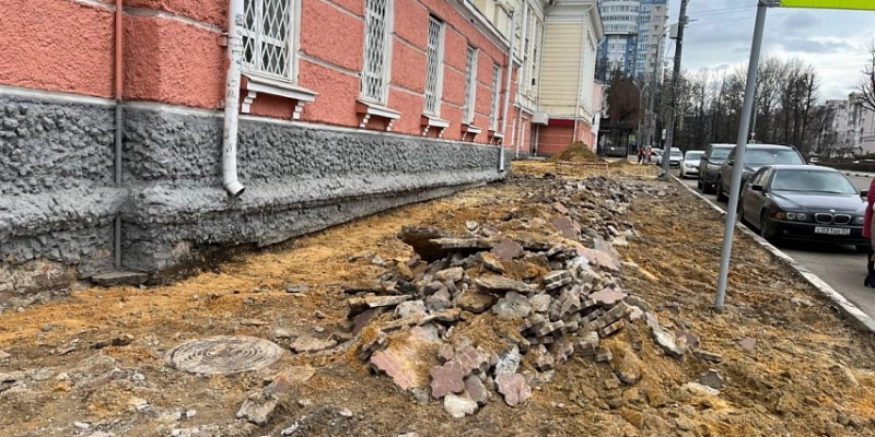 ремонт тротуар Ремонт тротуара у Главпочтамта: главное успеть уложить к 9 Мая
