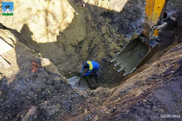 «Орёлводоканал» восстанавливает пропускную способность коллектора на улице Линейной