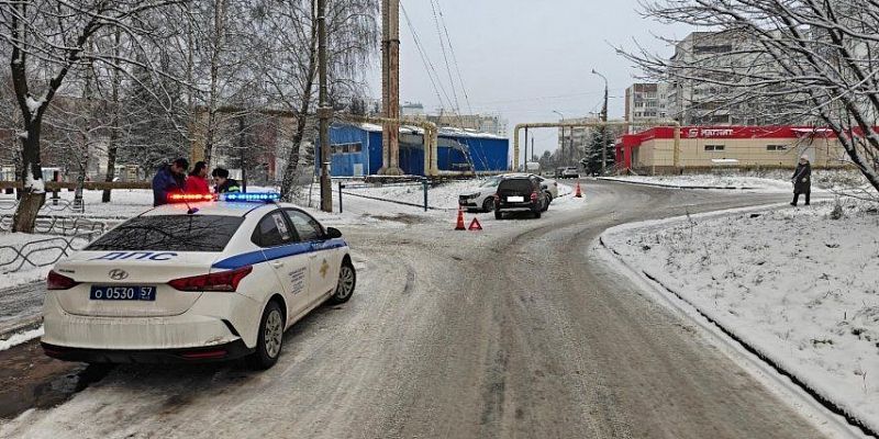 В Орле водитель «Лады» сбил пешехода, а потом протаранил легковушку
