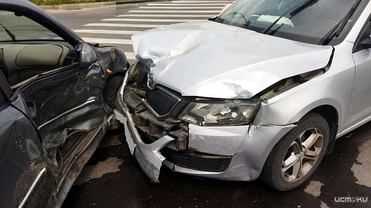 В Орле столкнулись две машины. Пострадали пенсионер и женщина