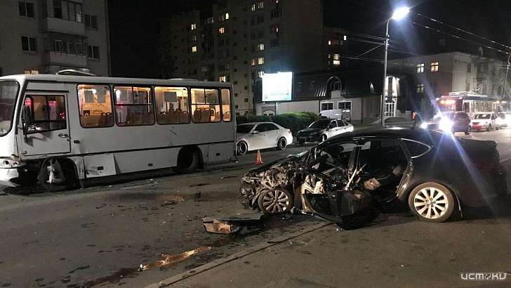 В Орле четверо пострадали из-за «Опеля», вылетевшего в лоб встречной маршрутке