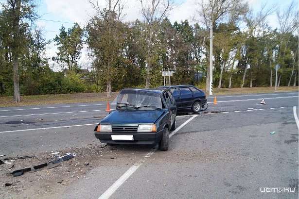 Два ВАЗа не поделили дорогу под Орлом. Есть пострадавший