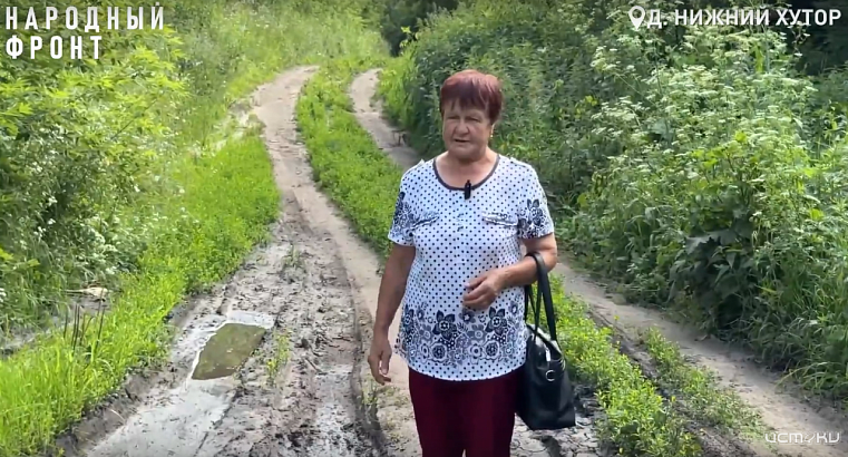 70 лет без дороги: под Орлом женщину с инсультом перевозили через реку в ковше трактора