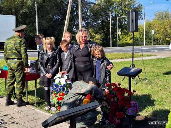 В Троснянском районе открыли доску памяти и посадили дерево в честь погибшего Героя СВО, многодетного отца Виктора Князева В Троснянском районе открыли доску памяти и посадили дерево в честь погибшего Героя СВО, многодетного отца Виктора Князева