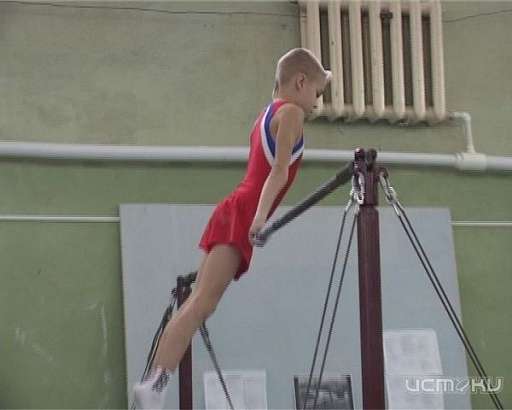 Гимнасты определят сильнейших в двух видах программы