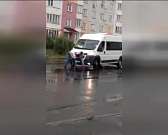 В Орле вместо того, чтобы разнять дерущихся мужчин, молодежь снимала их на видео