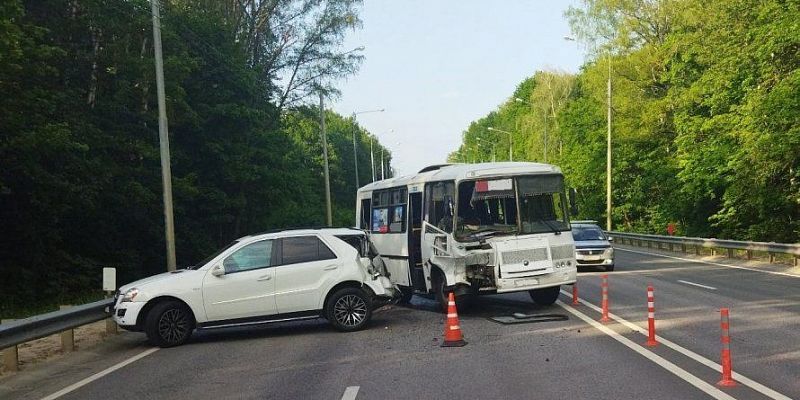 дтп Госавтоинспекция по Орловской области Под Орлом в массовом ДТП с автобусом пострадали два человека