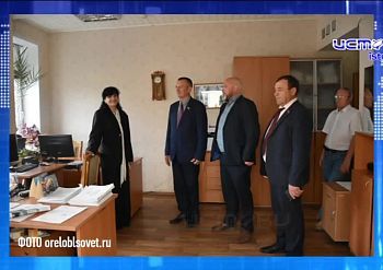 Экспресс - новости: старинный дом тонет в огромной луже