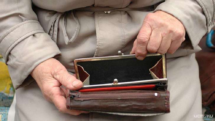 В Орле поймали воровку, караулившую старушек возле аптек