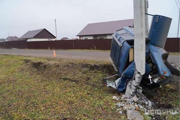 На Орловщине «Жигули» едва ли не снес бетонный столб
