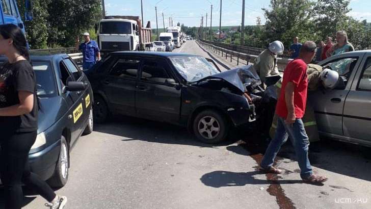 В Ливнах двое пострадали из-за молодого водителя, вылетевшего на встречку