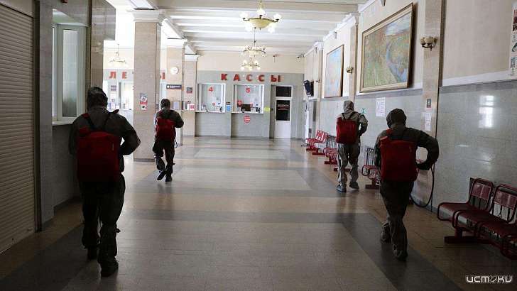 В Орле сотрудники МЧС спасли ж/д вокзал от коронавируса