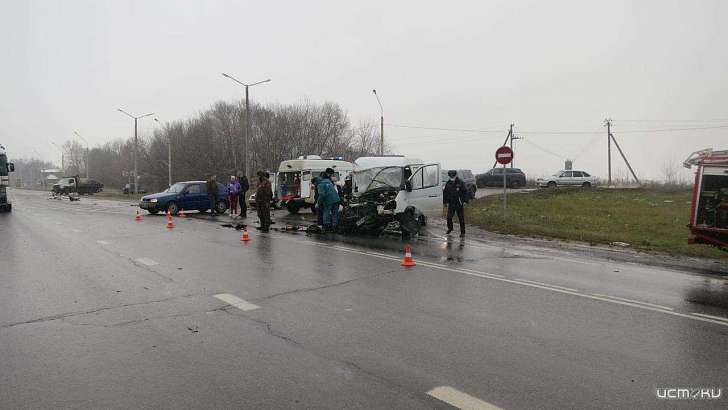 Две женщины пострадали при столкновении грузовиков на Орловщине