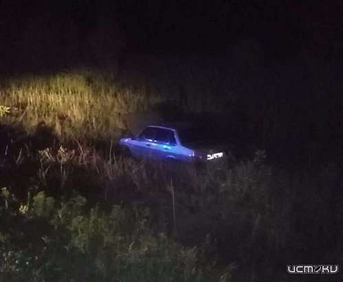 Три девушки опрокинулись на автомобиле в кювет в Орловской области